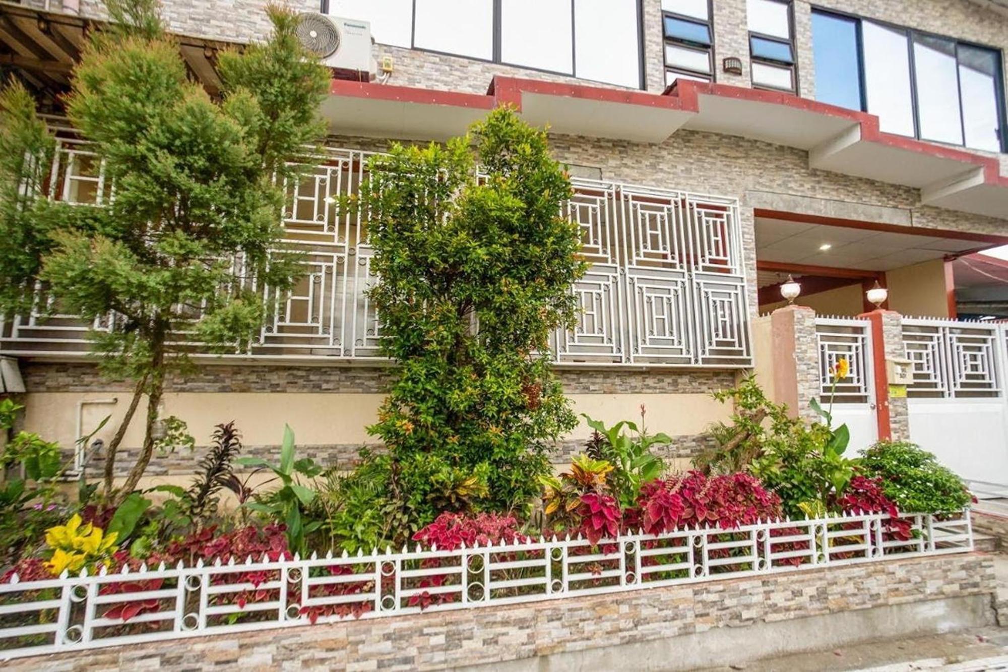 La Belladoza Near Airport Hotel Paranaque City Ngoại thất bức ảnh