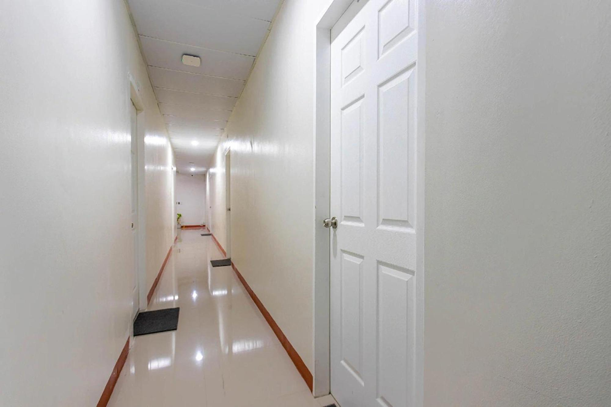 La Belladoza Near Airport Hotel Paranaque City Ngoại thất bức ảnh